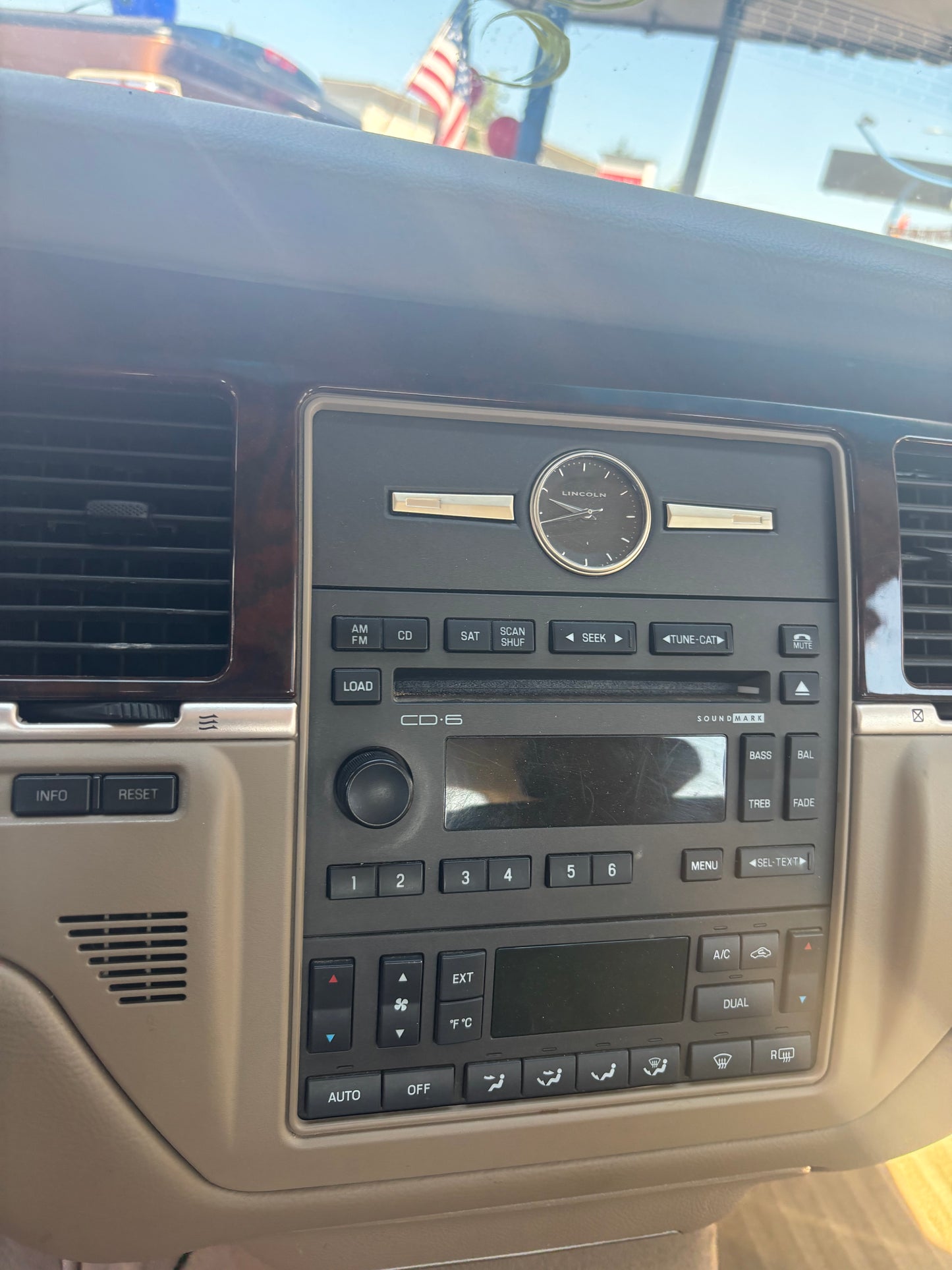 Lincoln Town car Signature Edition