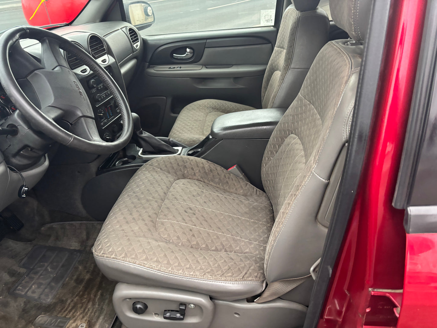 2004 GMC envoy SUV