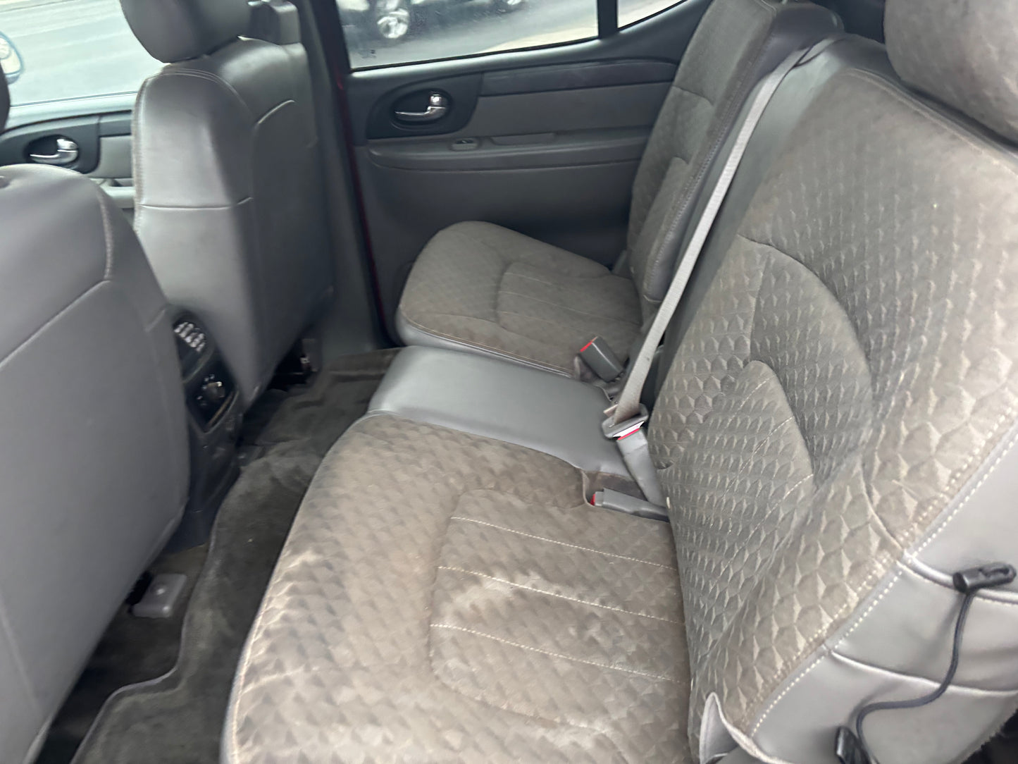 2004 GMC envoy SUV